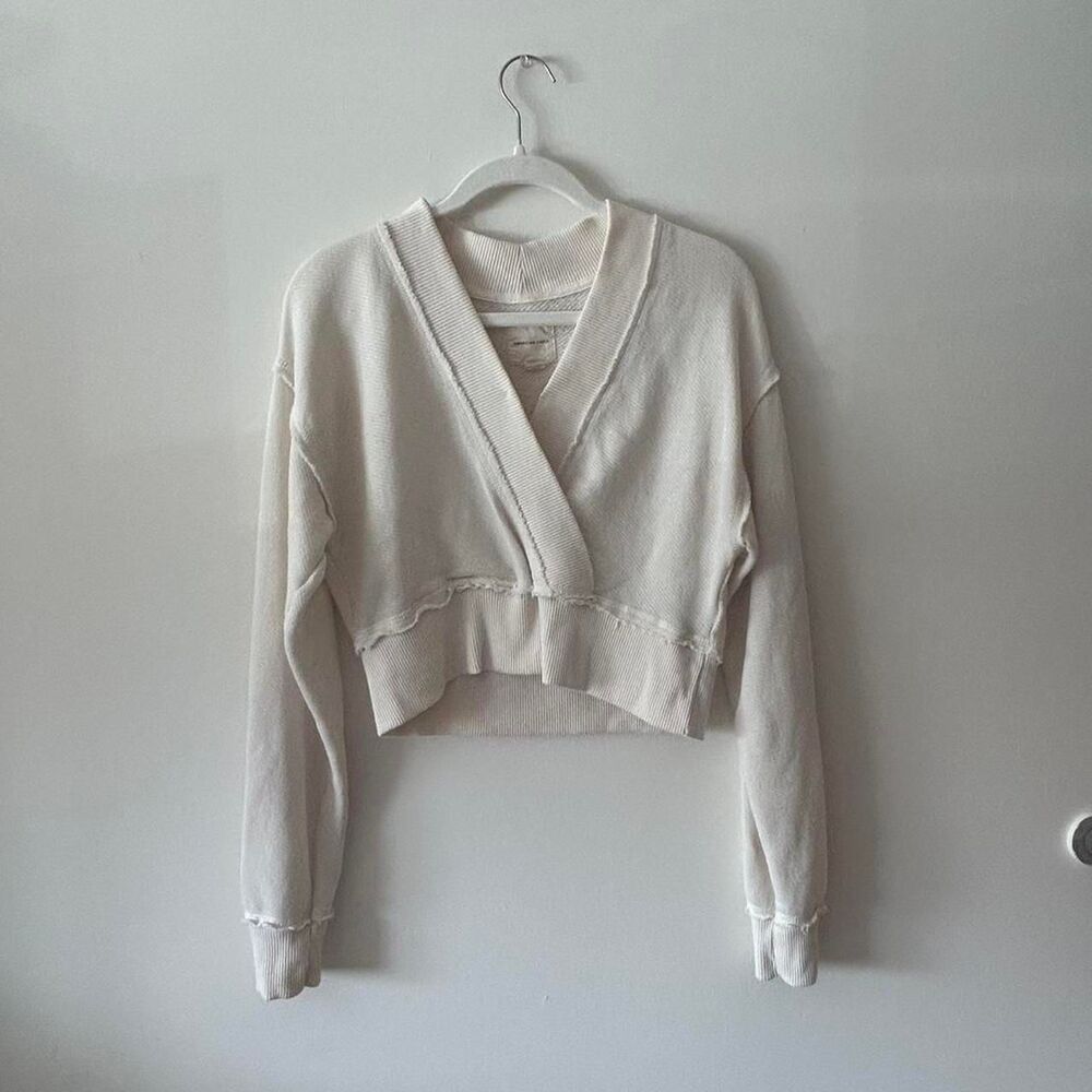 American Eagle Cream Crossover Cropped Sweatshirt • Women’s Cozy Pullover